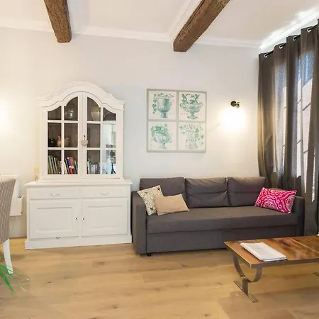 Typical 18th Century Flat, Historical Center * Avignon