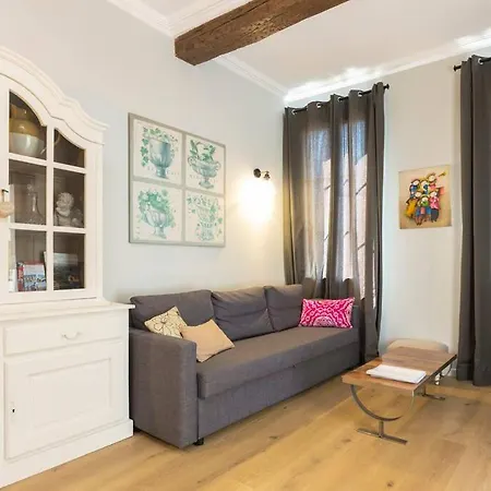 Apartment Typical 18th Century Flat, Historical Center *